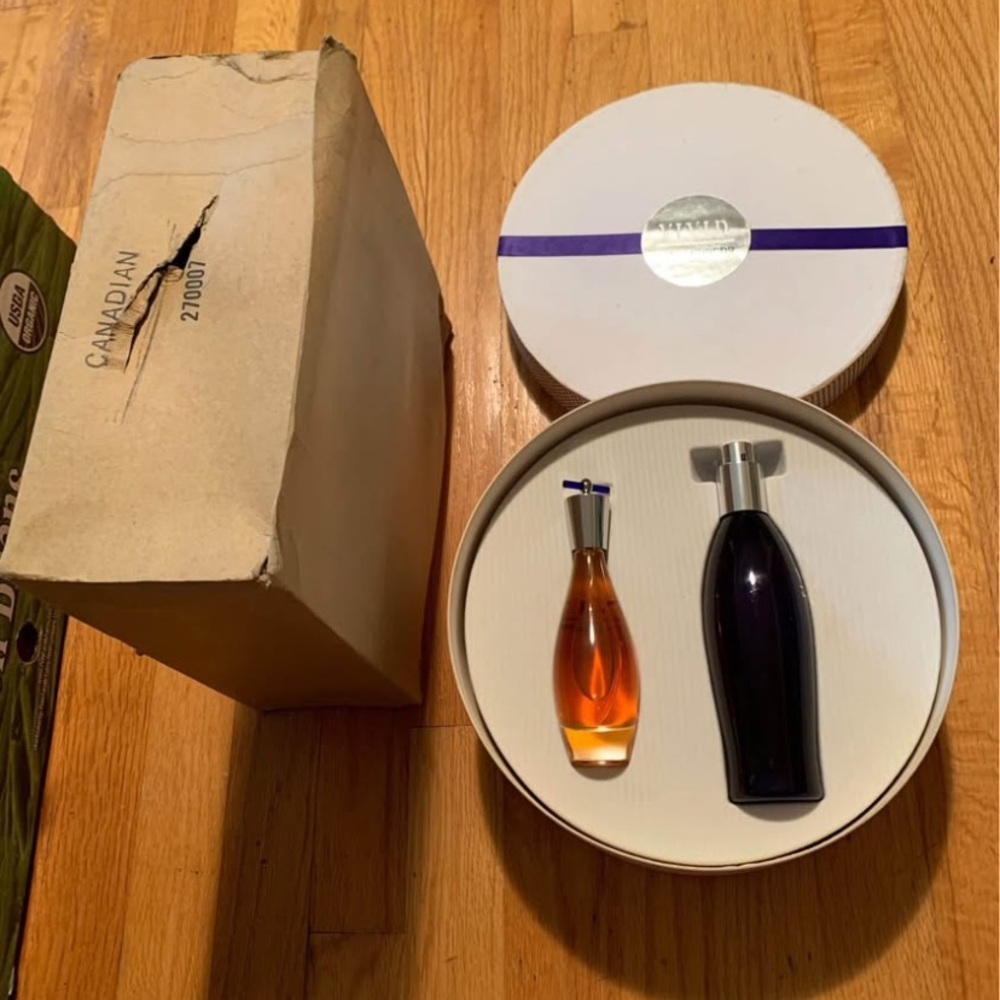 Vivid by Liz Claiborne gift set containing two bottles of fragrance. New in box - Picture 2 of 5
